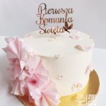 komunijny tort z kwiatuszkami