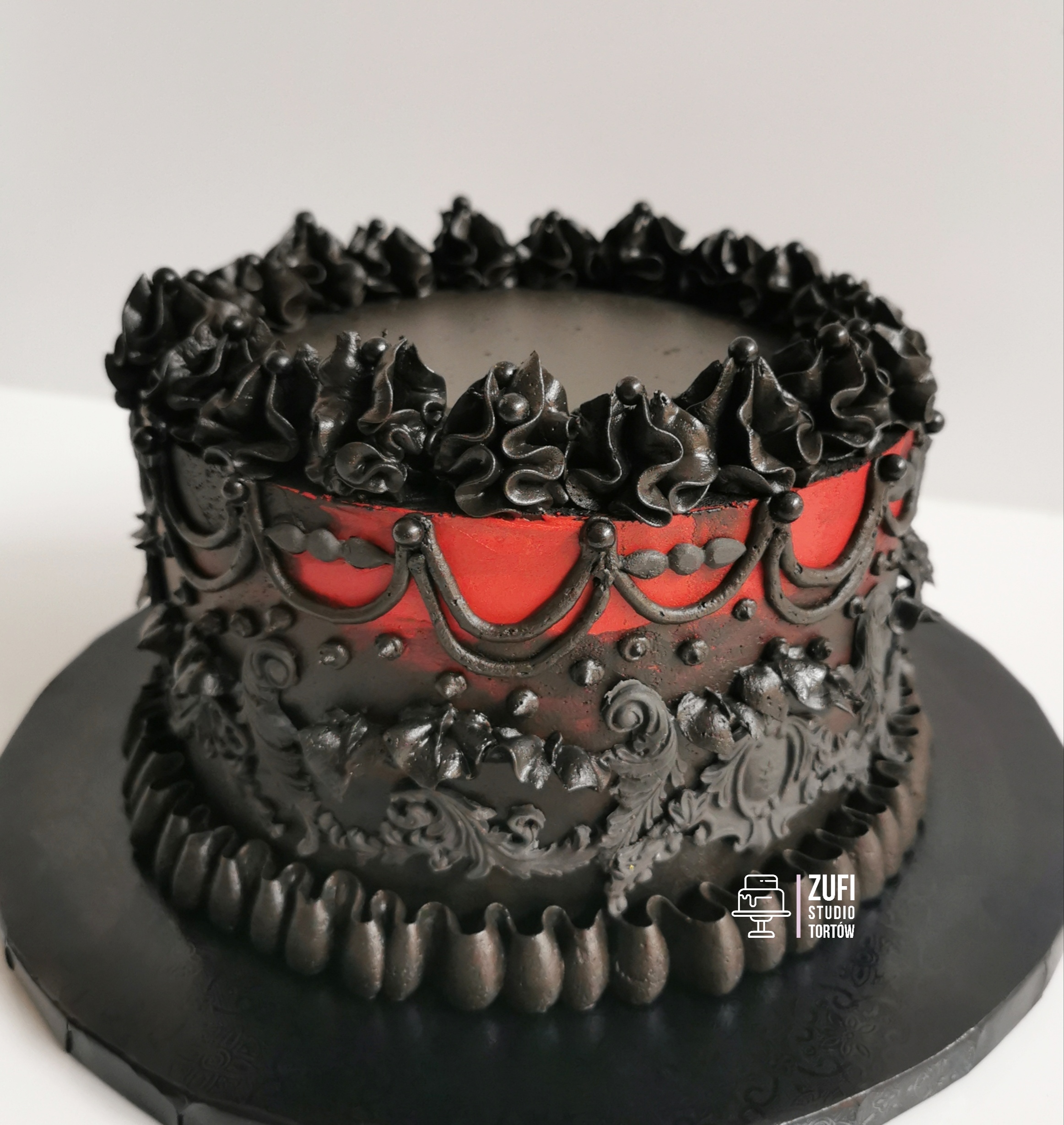 czarny tort vintage
