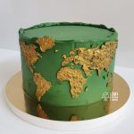 tort z mapą świata