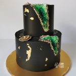 czarny tort geode