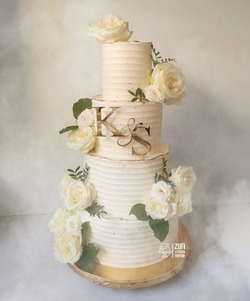 biały tort weselny