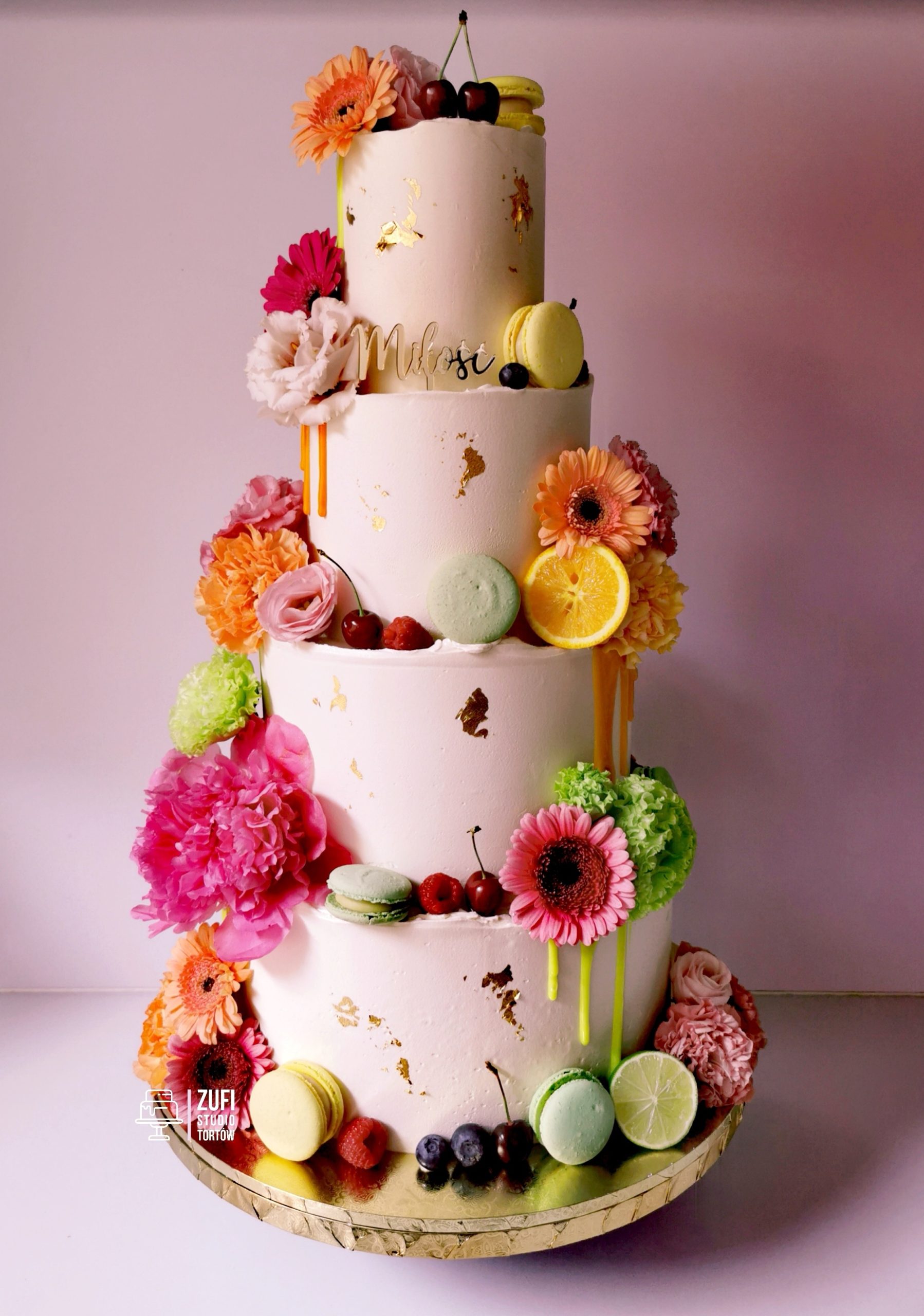 kolorowy tort weselny